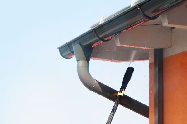 Eaves Power Washing in Ormond Beach